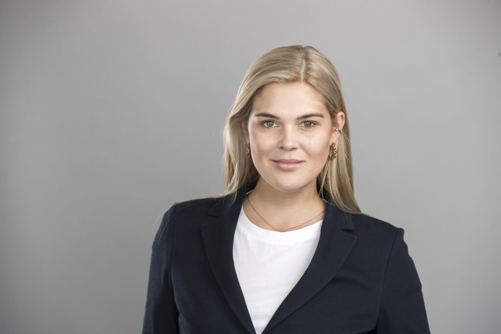 Porträt von Moderatorin Julia Jaschinski